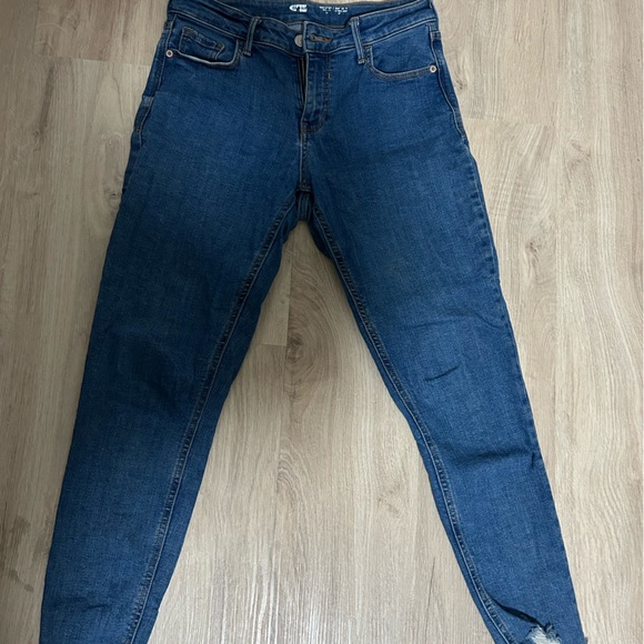 Old Navy Mid-Rise Rockstar Super-Skinny Cut-Off Ankle Jeans - Picture 3 of 3